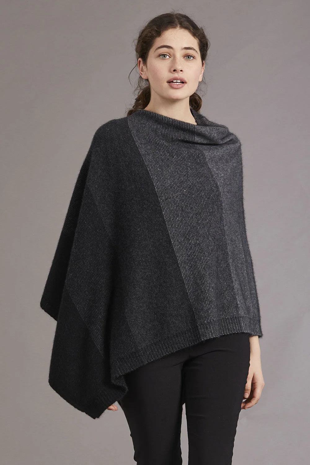 Poncho Ombre Monochrome Black/Charcoal/Pewter