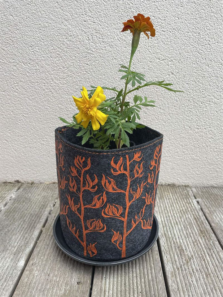 Growbag Harakeke Orange on Grey