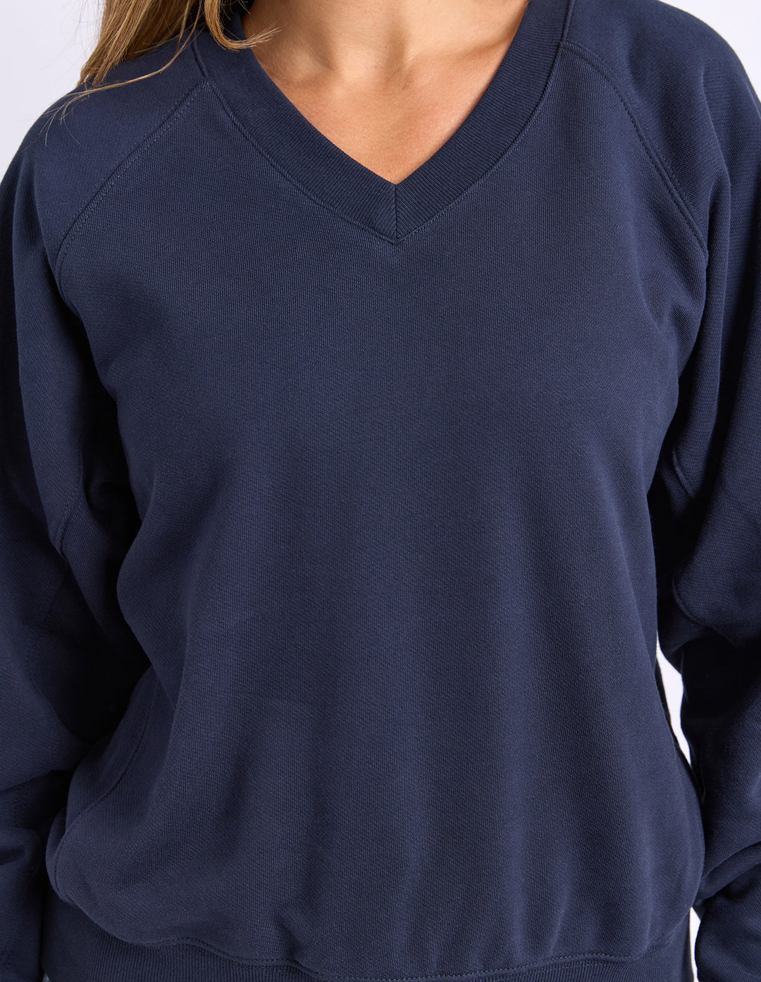 Solace Vee Crew - Navy