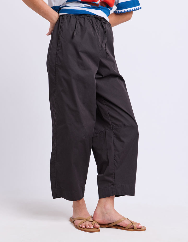 Lund Barrel Leg Pant - Black
