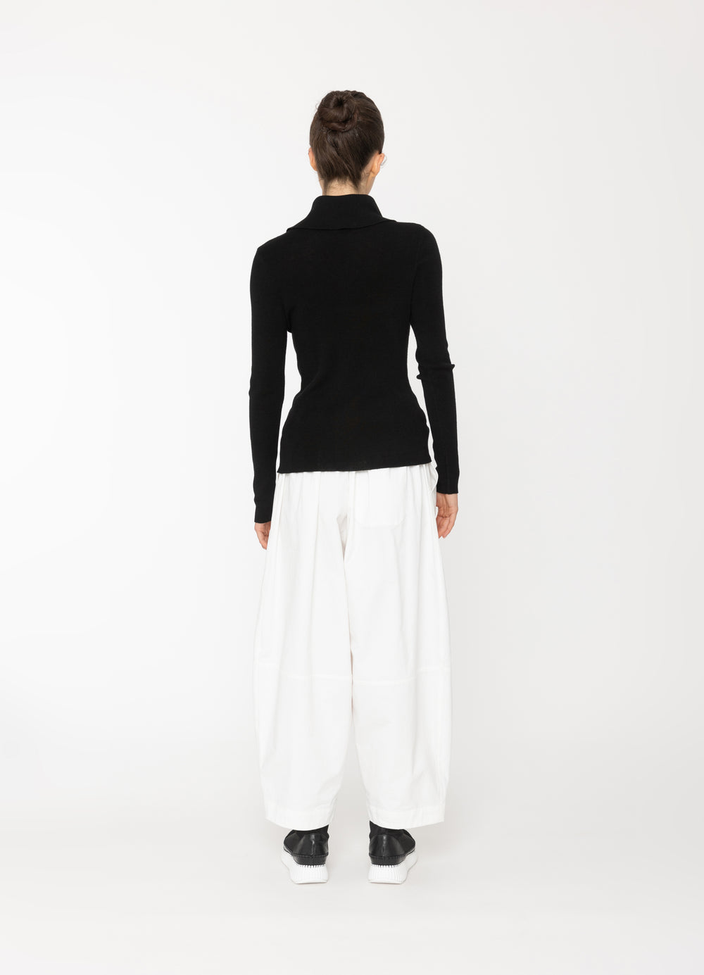 Person wearing a Blacklist | Faye Top - Black