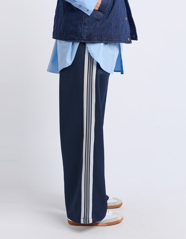 Elm York Pant Classic Navy back view.