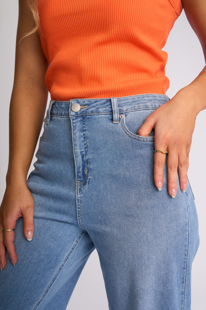 Knewe Fallon Jean in Light Wash Denim front view close-up.