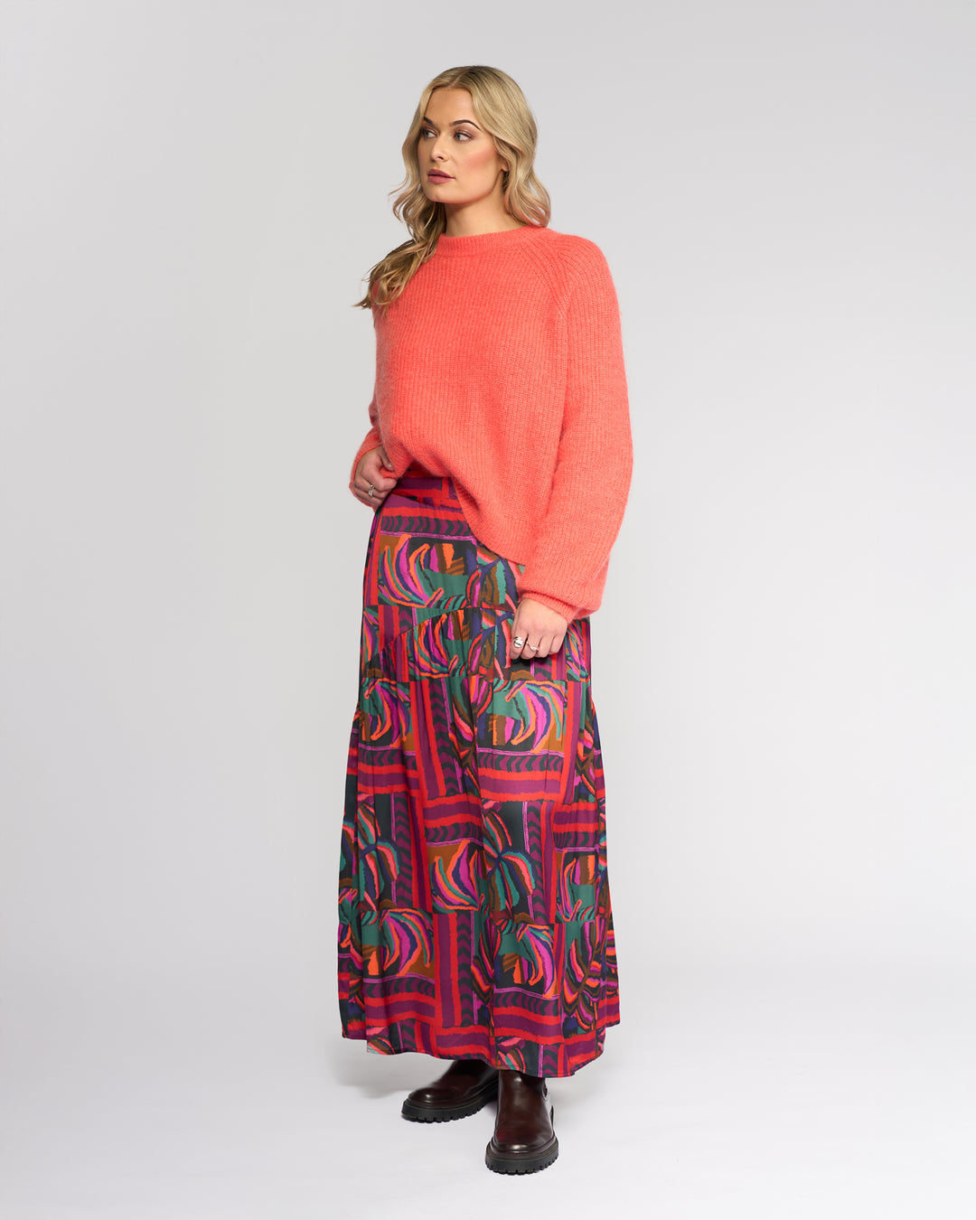 KNEWE Label Fefe Sweater Lava - Front View