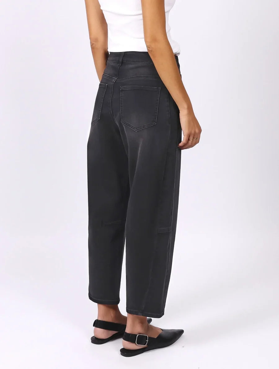 Toni Barrel Jeans Black