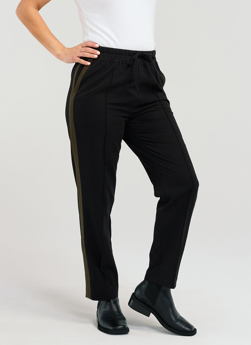 Seduce | Paola Pant