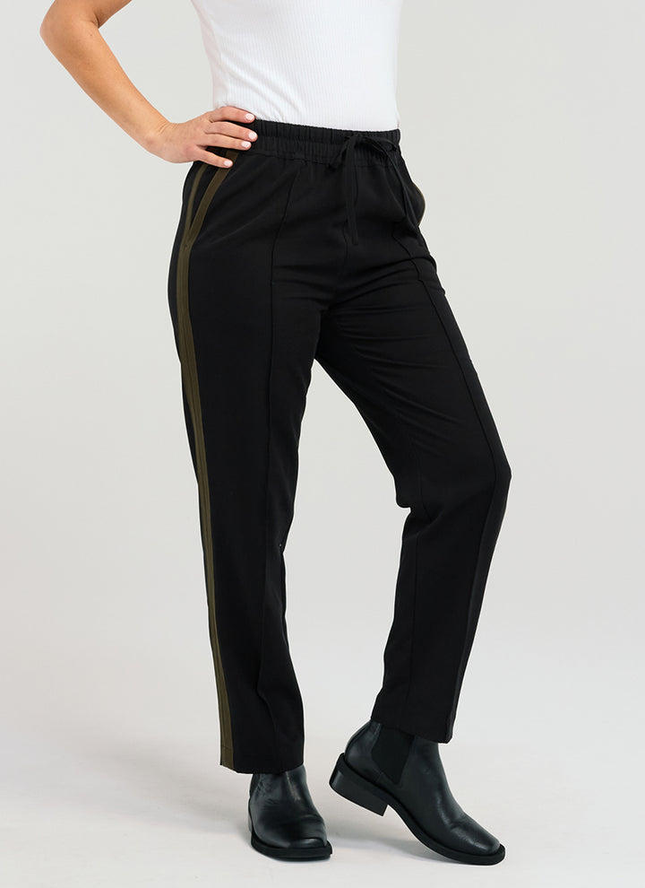 Seduce | Paola Pant