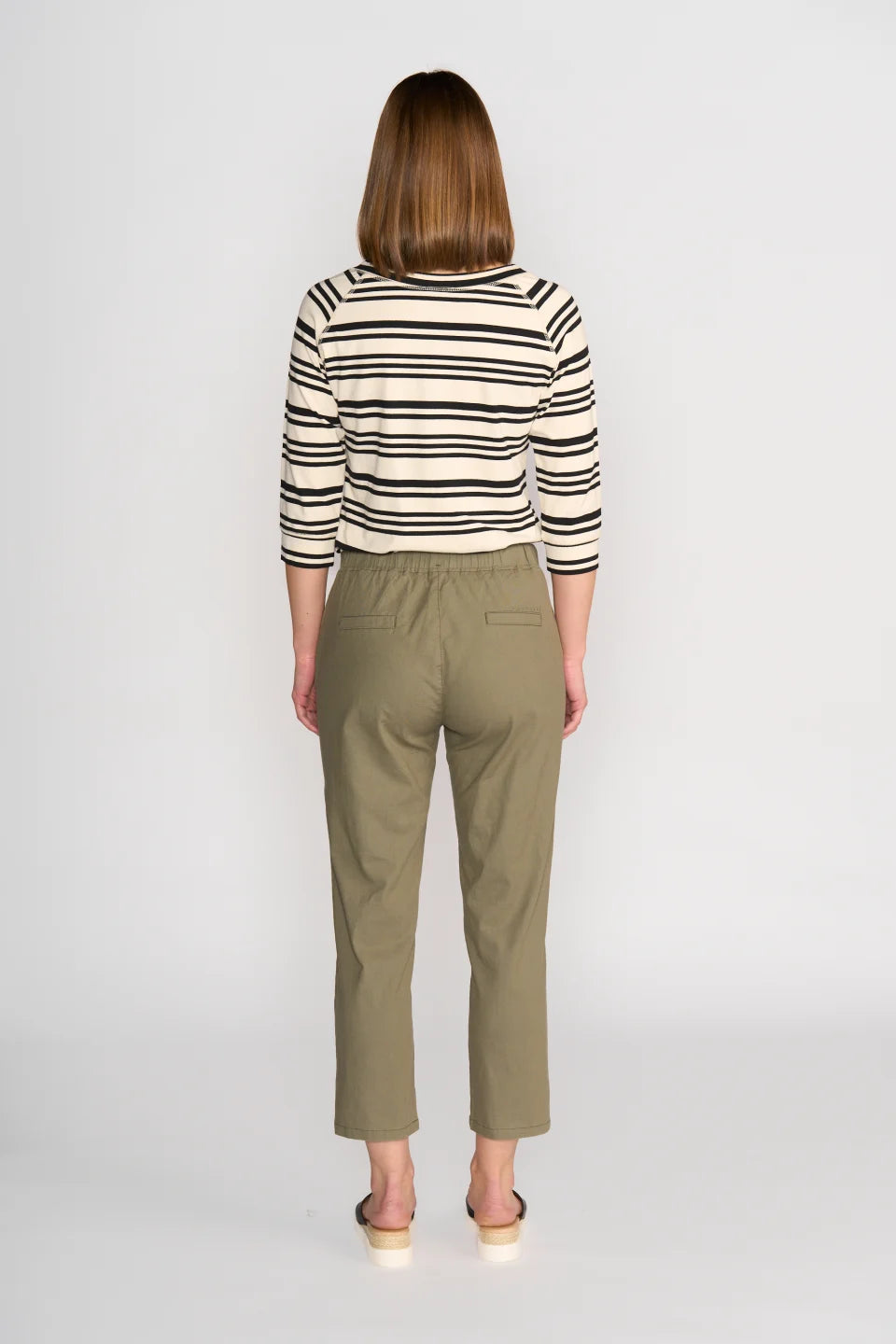 Vassalli 7 8 Slim Leg Elastic Waist Pant in Army Back View