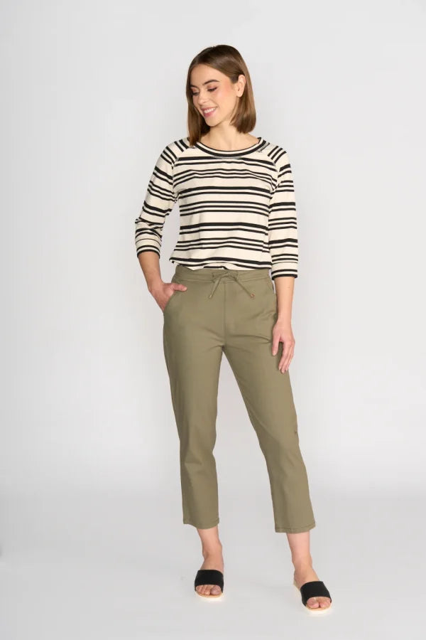 Vassalli | 7/8 Slim Leg Elastic Waist Pant in Army - Front View