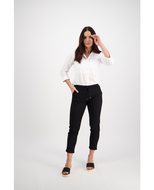 Vassalli | 7/8 Slim Leg Elastic Waist Pant in Black - Front 