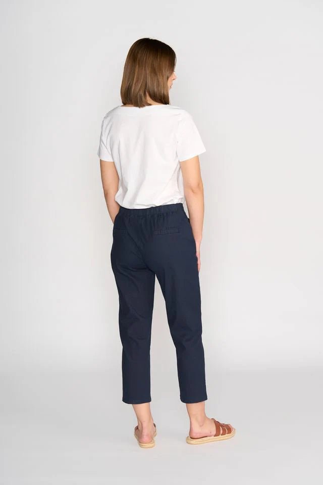 Vassalli 7/8 Slim Leg Elastic Waist Pant in Ink Back View