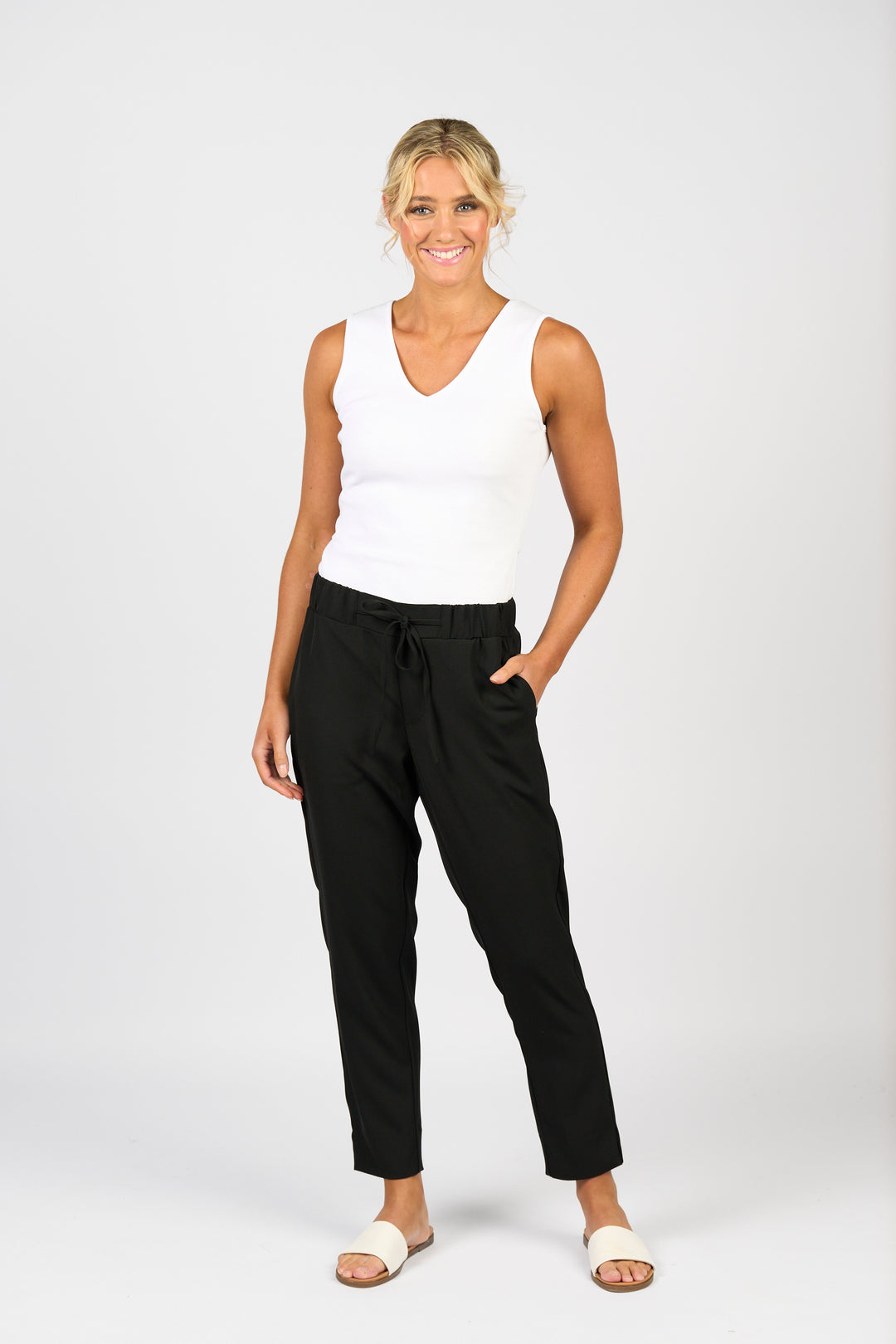 Vassalli | Relaxed Leg Ankle Grazer- Black