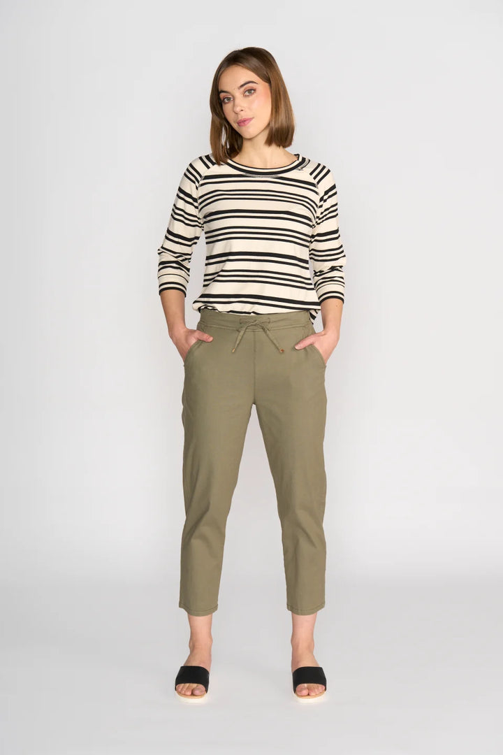 Vassalli | 7/8 Slim Leg Elastic Waist Pant in Army