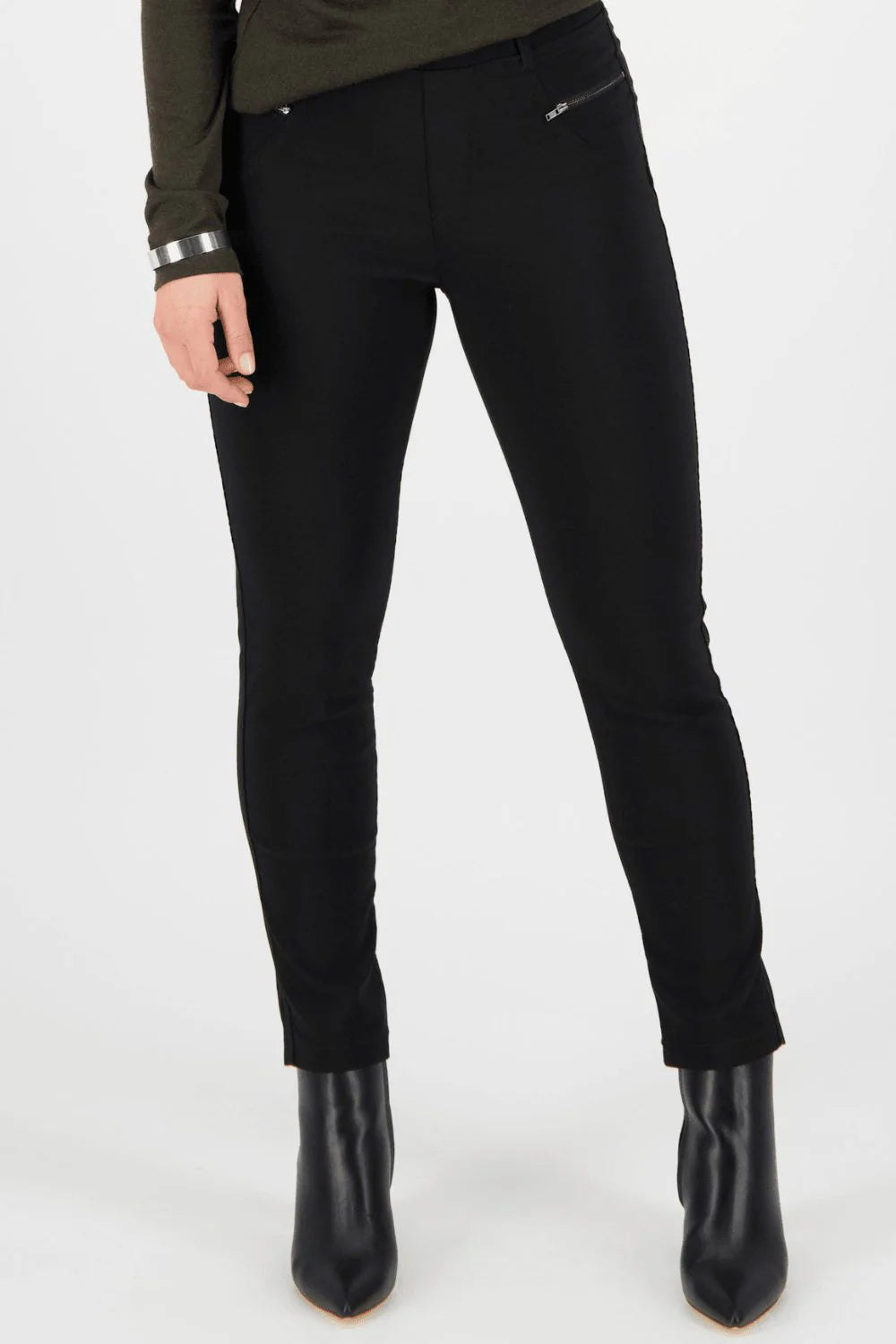 Vassalli I Black Skinny Leg Ankle Grazer Pull On - on Model