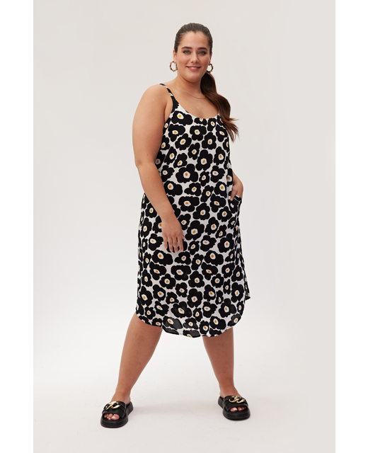 Lemon Tree Maddie Dress - Black Daisy